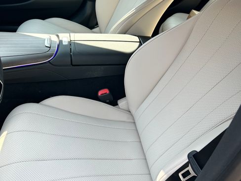 Used 2025 Mercedes-Benz E 350 Sedan image 9