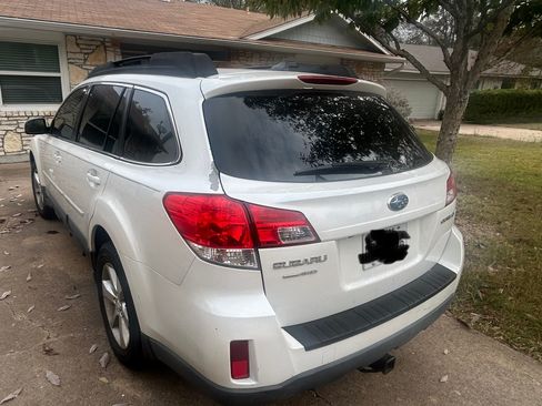 Used 2014 Subaru Outback 2.5i Limited image 2