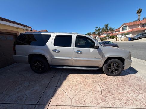 Used 2007 GMC Yukon XL Denali AWD/4WD image 4