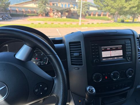 Used 2017 Mercedes-Benz Sprinter 2500 image 6