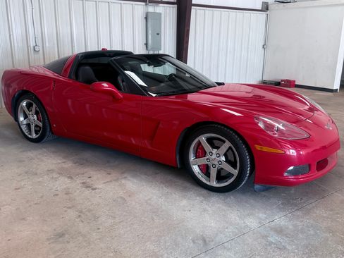 Used 2005 Chevrolet Corvette Coupe w/ Preferred Equipment Group image 4