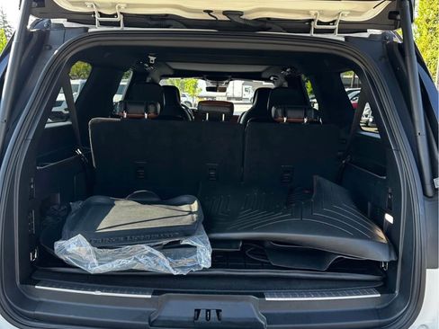 Used 2020 Lincoln Navigator L Reserve w/ Equipment Group 208A Reserve AWD/4WD image 17