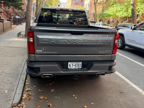 Used 2021 Chevrolet Silverado 1500 High Country w/ Technology Package image 6