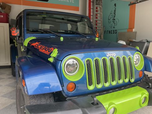 Used 2010 Jeep Wrangler Unlimited Sahara AWD/4WD image 1