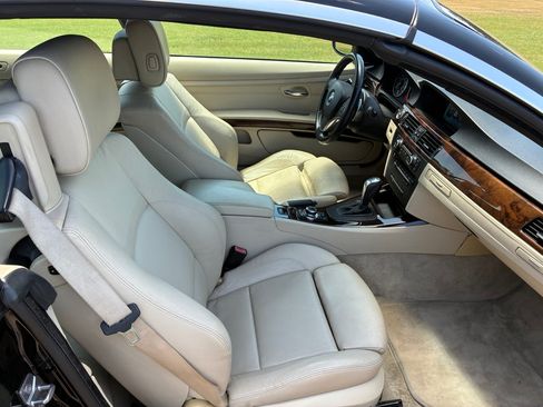 Used 2011 BMW 335i Convertible RWD image 11