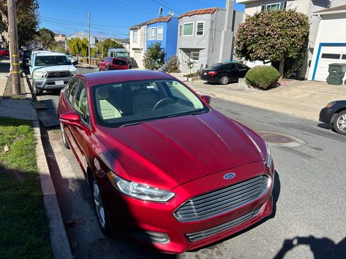 Used 2015 Ford Fusion SE image 2
