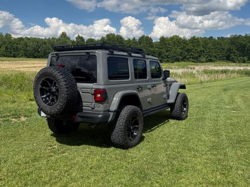 Used 2021 Jeep Wrangler Unlimited Rubicon AWD/4WD image 2