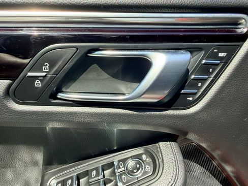 Used 2020 Porsche Macan AWD/4WD image 14