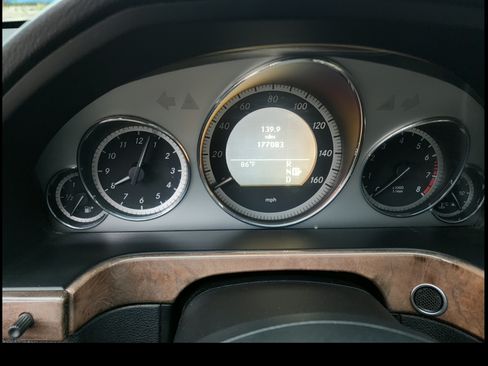 Used 2010 Mercedes-Benz E 350 4MATIC Sedan image 14