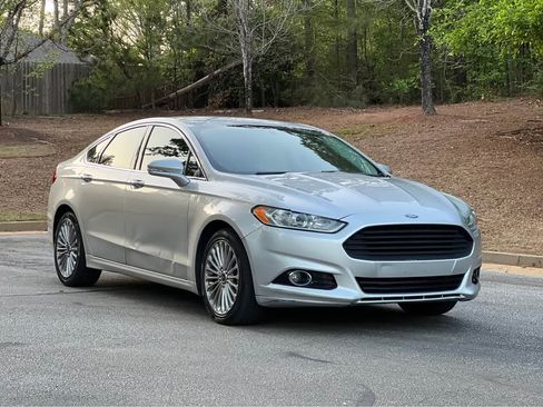 Used 2016 Ford Fusion Titanium image 2