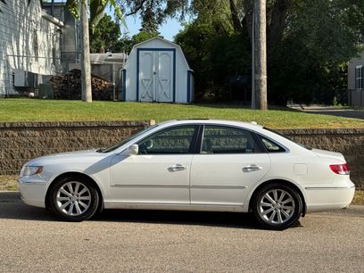 Used 2010 Hyundai Azera Limited w/ Navigation Pkg 3