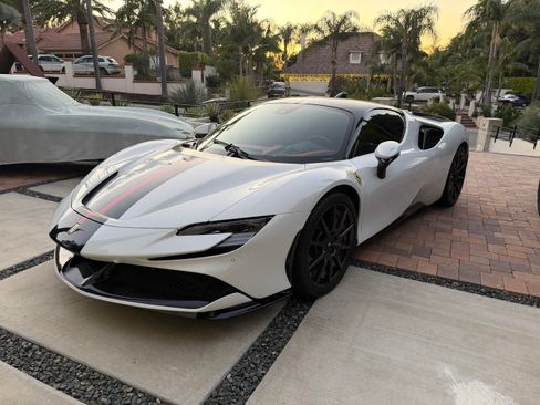 Used 2021 Ferrari SF90 Stradale image 1