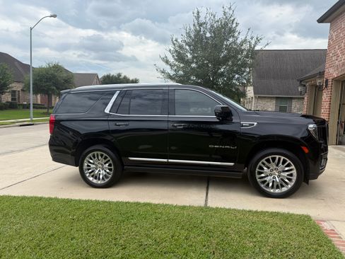 Used 2023 GMC Yukon Denali AWD/4WD image 5