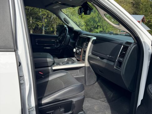 Used 2016 RAM 1500 Laramie w/ Convenience Group image 5