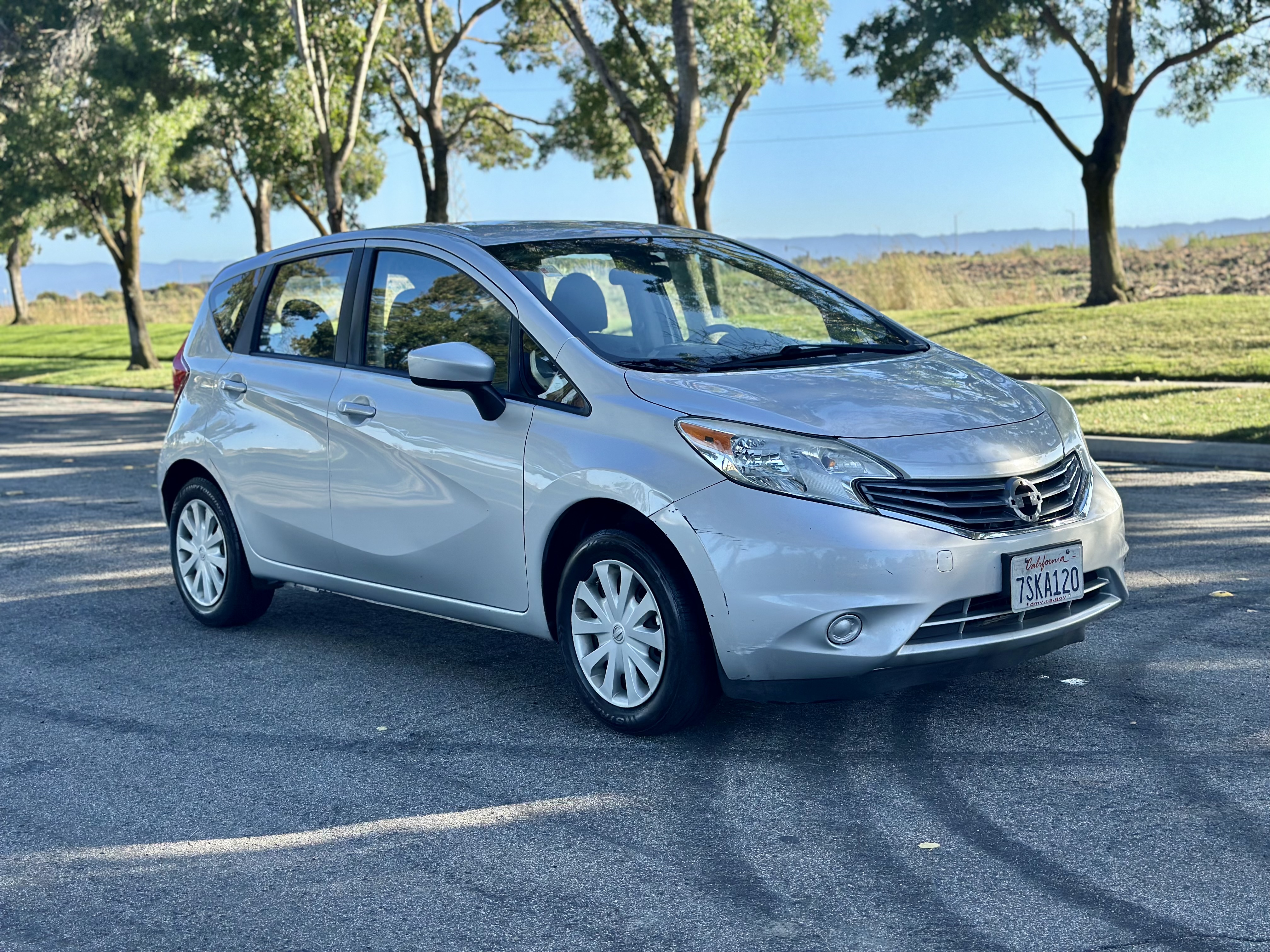 Used 2015 Nissan Versa Note SV FWD image 1