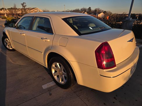 Used 2007 Chrysler 300 Touring image 4