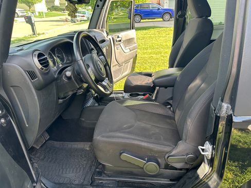 Used 2018 Jeep Wrangler Sport AWD/4WD image 16