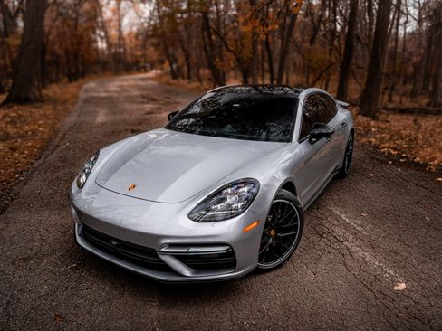 Used 2017 Porsche Panamera Turbo image 5