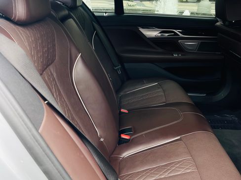 Used 2017 BMW 740e xDrive AWD/4WD image 29