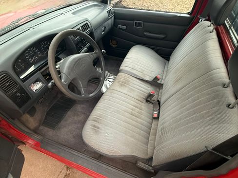 Used 1994 Nissan Pickup XE image 12