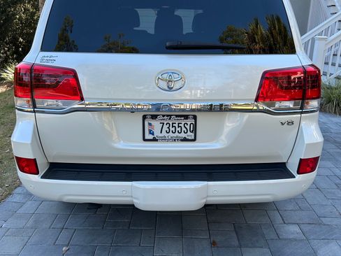 Used 2018 Toyota Land Cruiser image 16