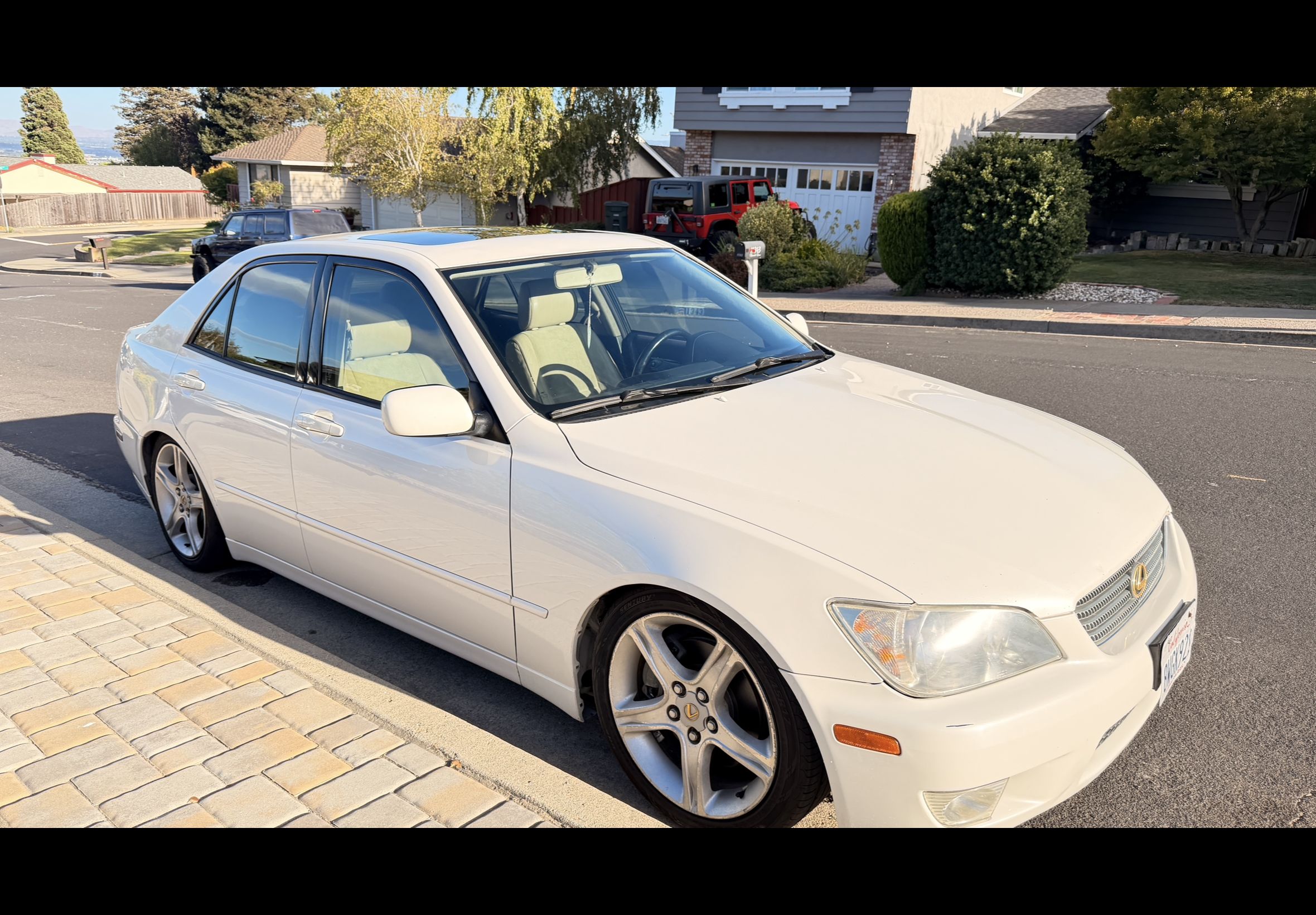 Used 2001 Lexus IS 300 w/ Luxury Leather Trim Pkg RWD image 2