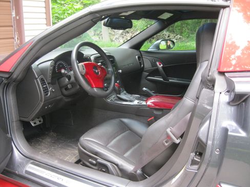 Used 2011 Chevrolet Corvette Grand Sport w/ Preferred Equipment Group RWD image 8