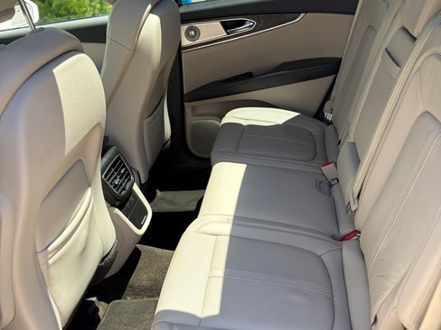 Used 2016 Lincoln MKX Reserve w/ Luxury Package AWD/4WD image 9
