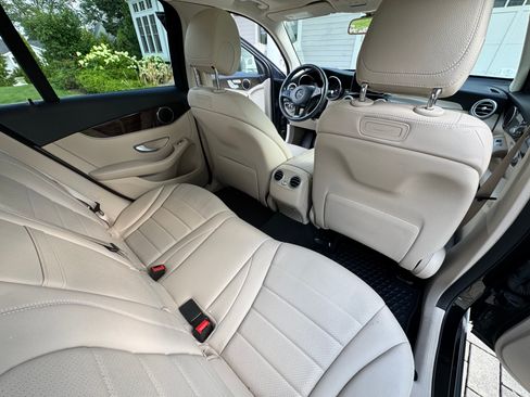 Used 2019 Mercedes-Benz GLC 300 4MATIC image 19