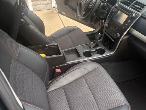Used 2017 Toyota Camry SE FWD image 12
