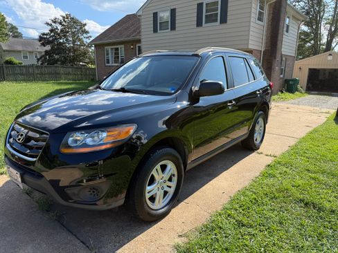 Used 2010 Hyundai Santa Fe GLS FWD image 2