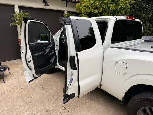 Used 2025 Nissan Frontier SV RWD image 12