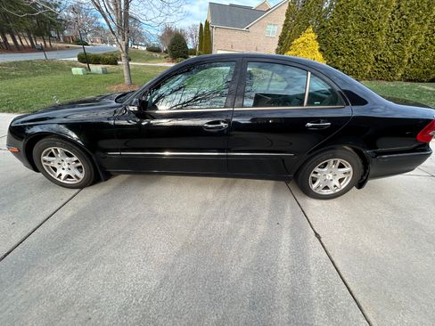 Used 2005 Mercedes-Benz E 320 CDI Sedan image 2