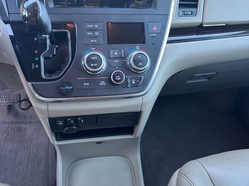 Used 2015 Toyota Sienna XLE image 13