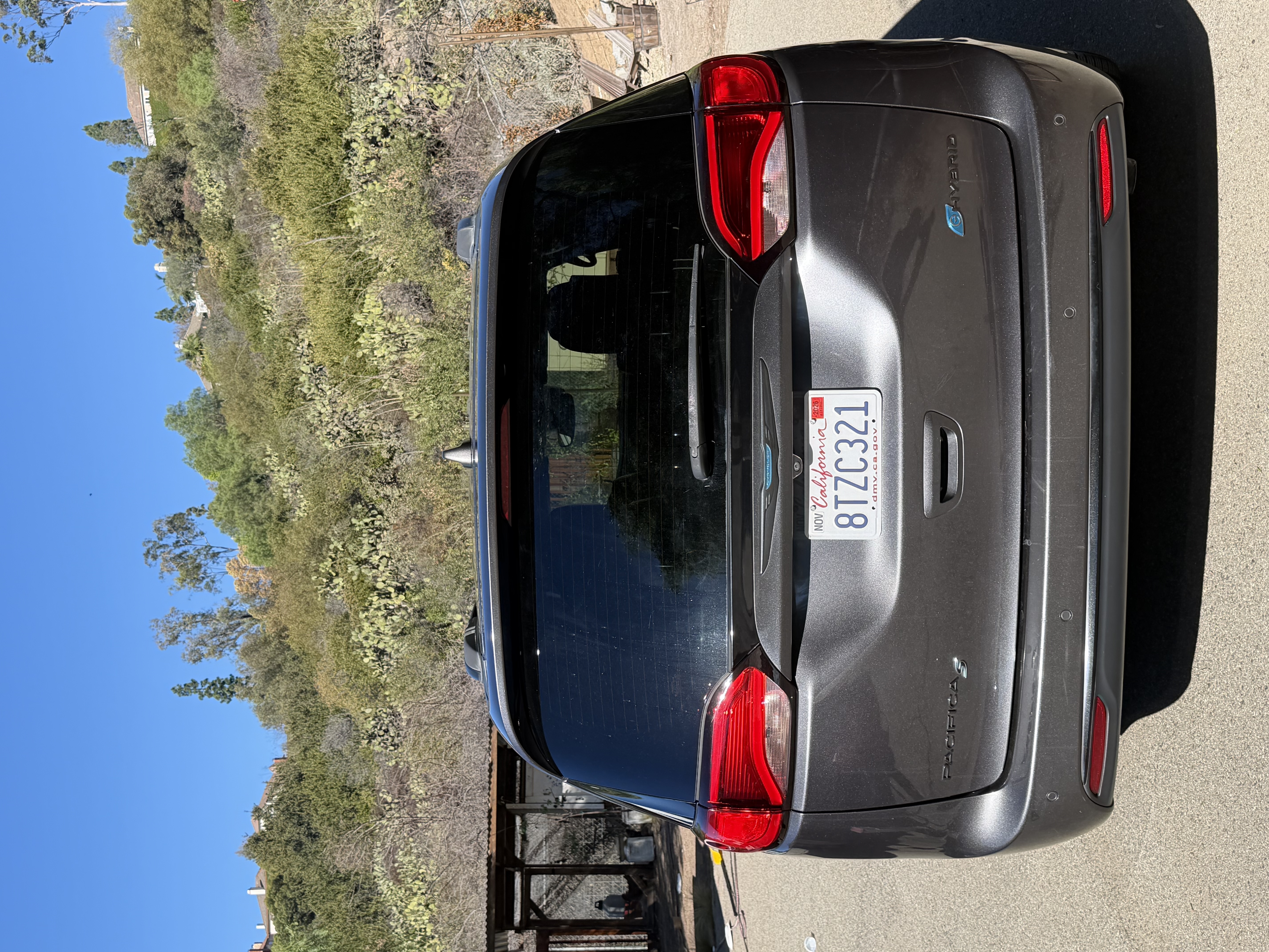 Used 2020 Chrysler Pacifica Limited w/ Advanced Safetytec Group FWD image 11