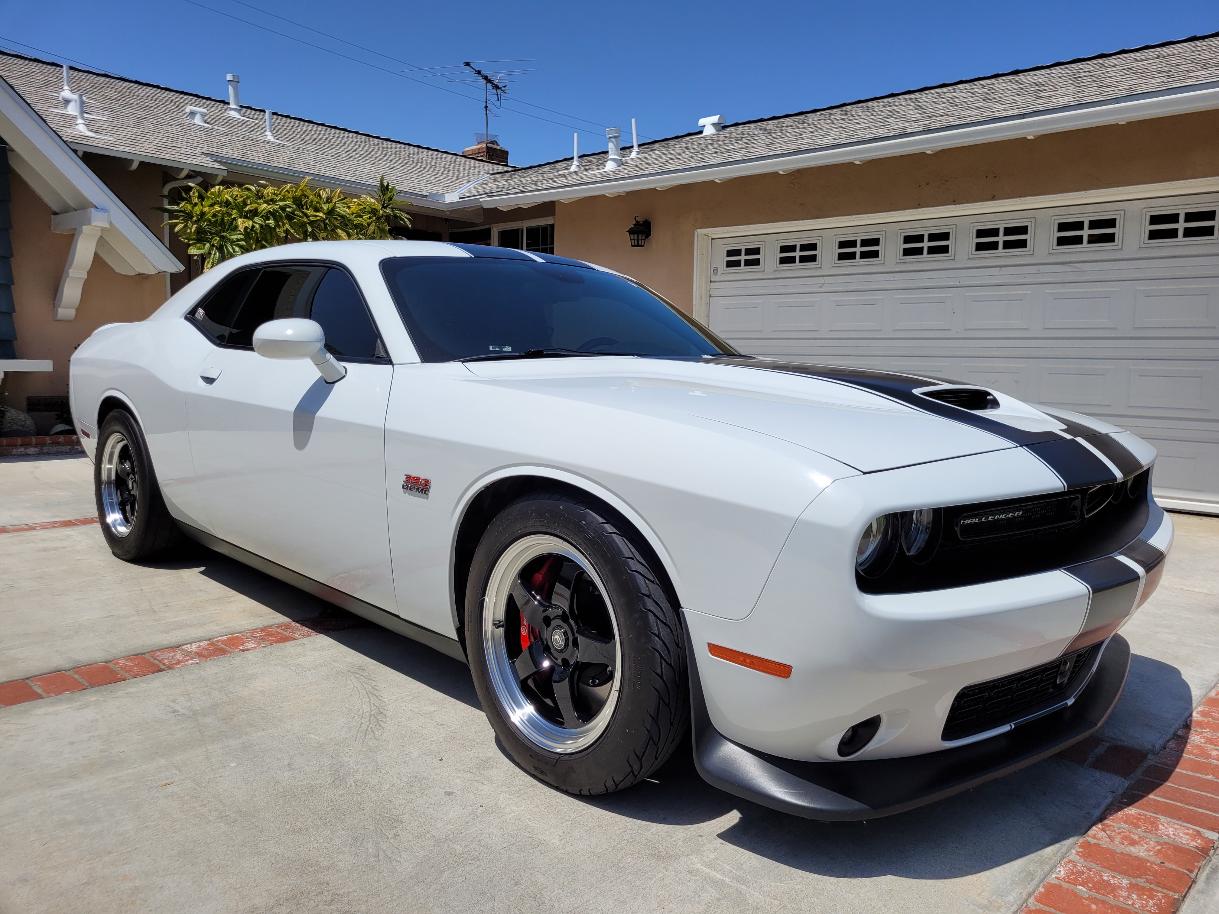 Used 2015 Dodge Challenger SRT w/ Technology Group RWD image 2