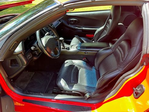 Used 2003 Chevrolet Corvette Coupe image 10