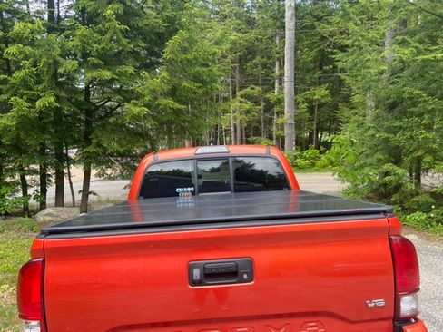 Used 2016 Toyota Tacoma TRD Sport w/ Towing Package AWD/4WD image 12