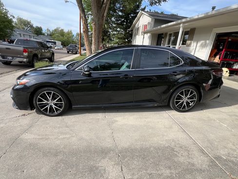 Used 2022 Toyota Camry SE w/ Audio Upgrade Package FWD image 5