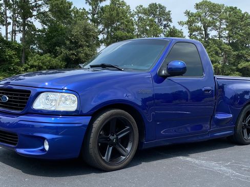 Used 2004 Ford F150 Lightning RWD image 4