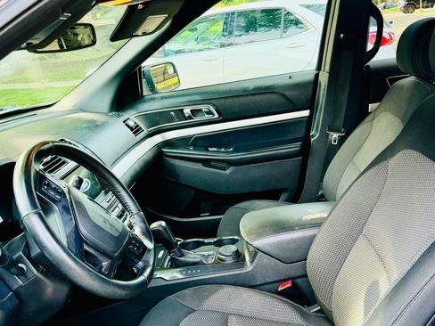 Used 2017 Ford Explorer XLT AWD/4WD image 8