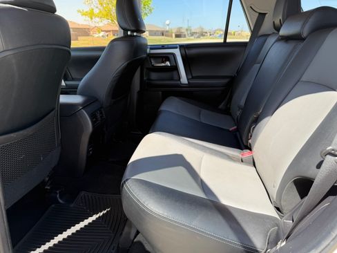 Used 2015 Toyota 4Runner SR5 Premium image 16