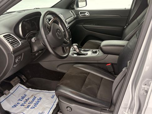 Used 2020 Jeep Grand Cherokee Laredo w/ Quick Order Package 2BN North image 11