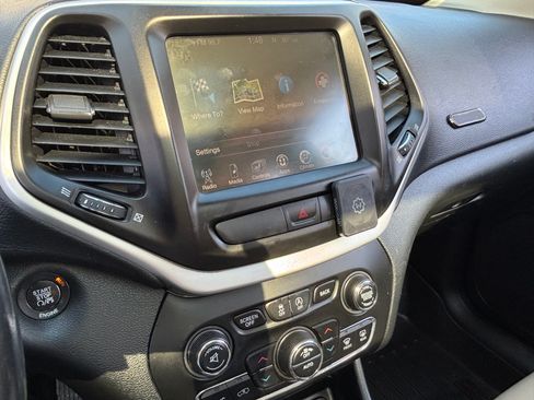 Used 2016 Jeep Cherokee Limited image 17