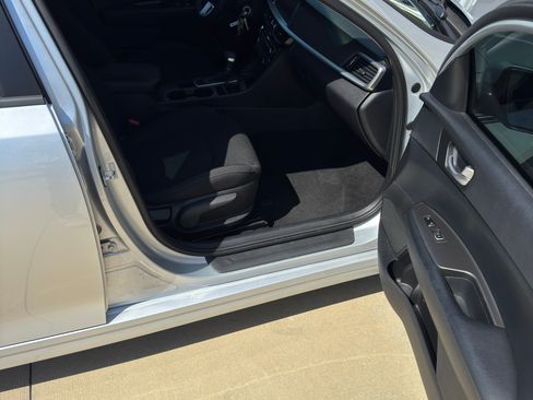 Used 2019 Kia Optima LX image 9