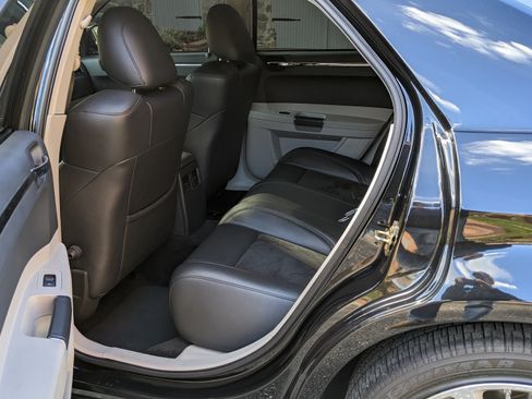 Used 2006 Chrysler 300 SRT8 w/ SRT Option Group II image 6