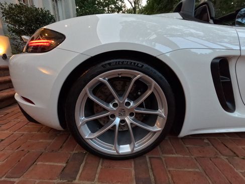 Used 2021 Porsche 718 Boxster Spyder RWD image 14