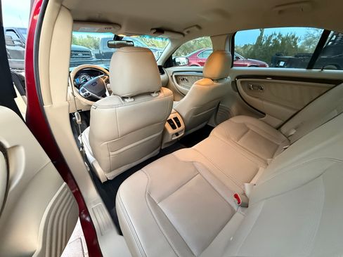 Used 2013 Ford Taurus Limited FWD image 12