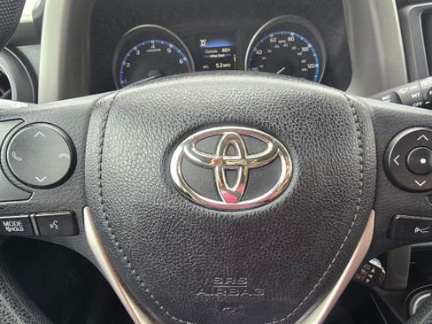 Used 2018 Toyota RAV4 LE w/ Carpet Mat Package AWD/4WD image 8