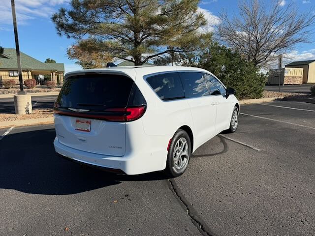 Used 2024 Chrysler Pacifica Limited w/ Trailer Tow Group FWD image 4
